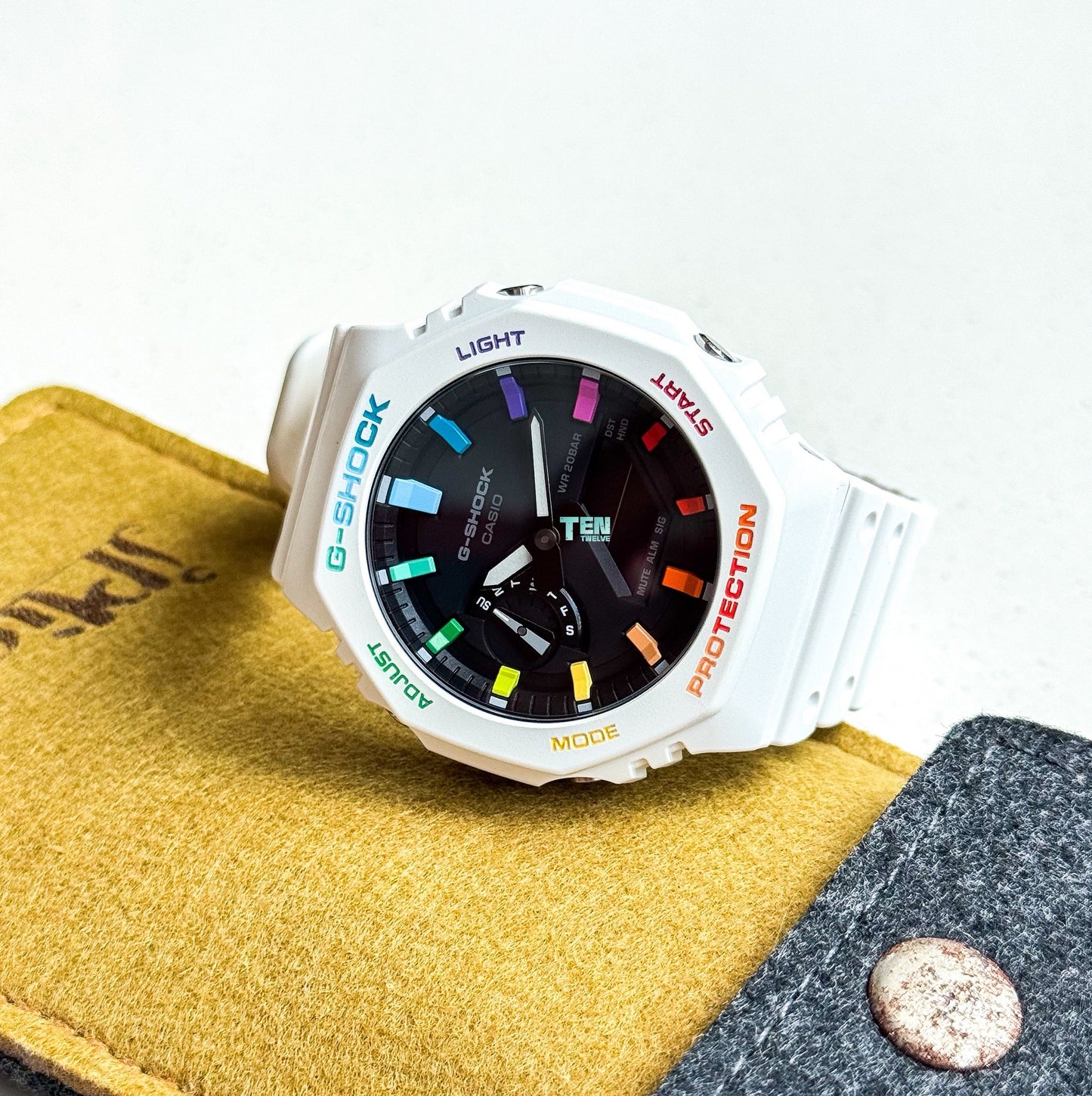 「CasiOak」 G-Shock White Rainbow
