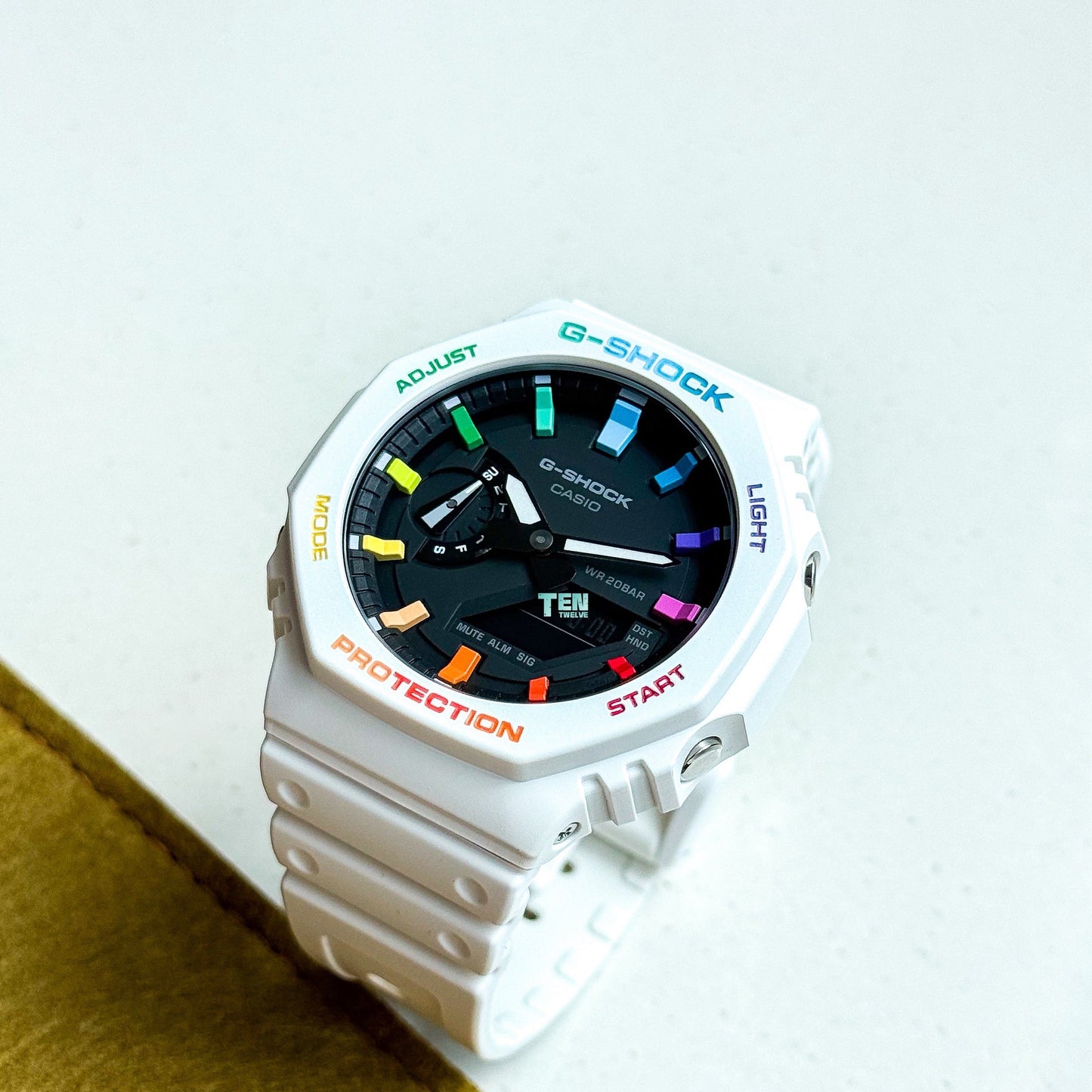 「CasiOak」 G-Shock White Rainbow